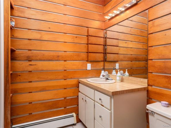 19 Florence Road, Hampton Bays NY 11946