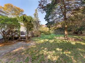 19 Florence Road, Hampton Bays NY 11946