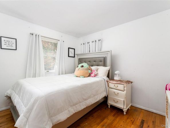 19 Florence Road, Hampton Bays NY 11946