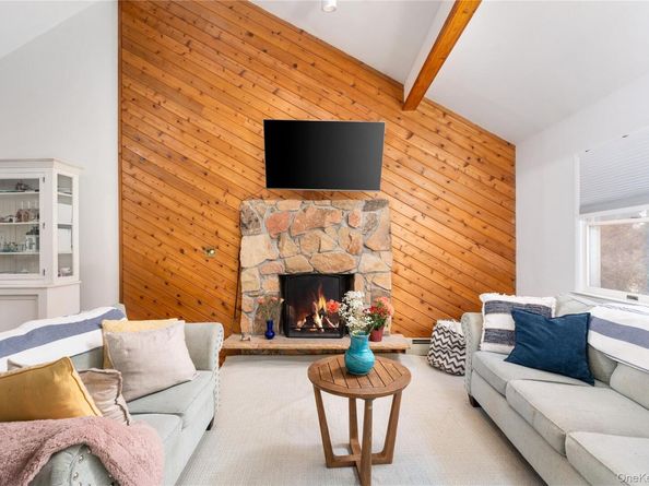 19 Florence Road, Hampton Bays NY 11946