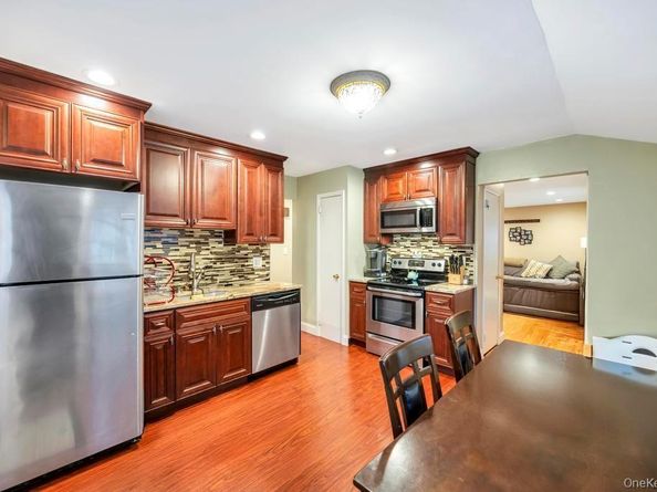 24 W Oak Street, Farmingdale NY 11735