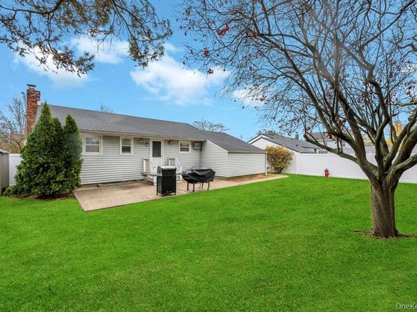 24 W Oak Street, Farmingdale NY 11735