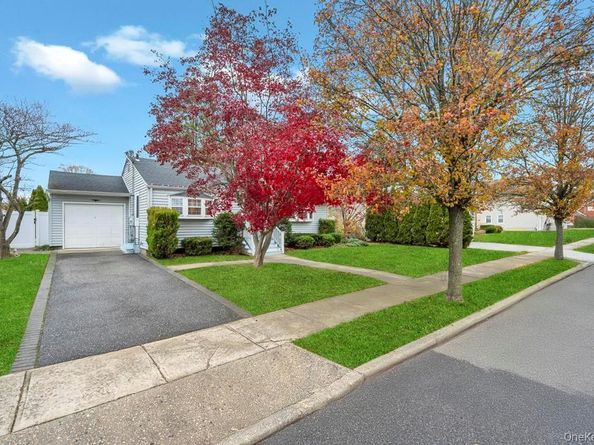 24 W Oak Street, Farmingdale NY 11735