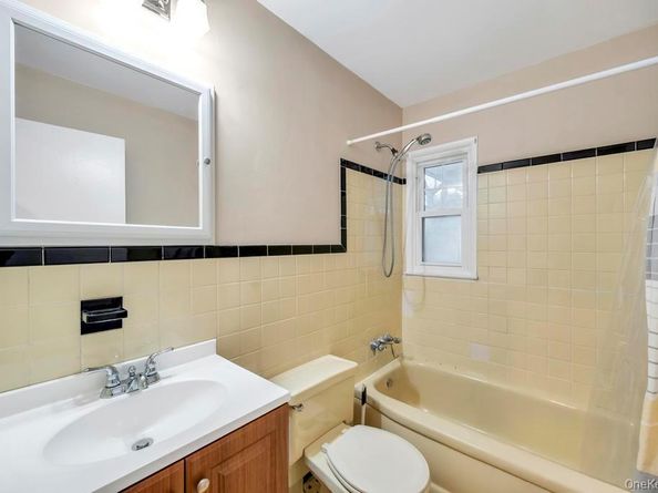 24 W Oak Street, Farmingdale NY 11735