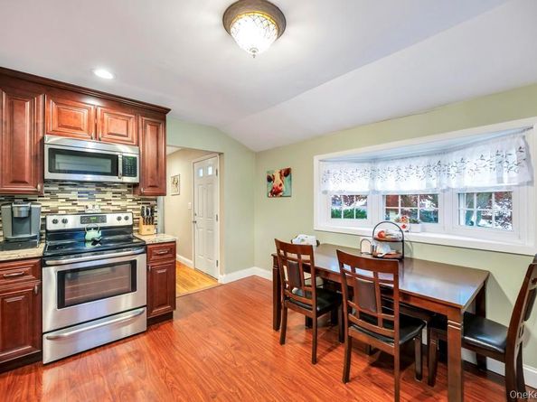 24 W Oak Street, Farmingdale NY 11735