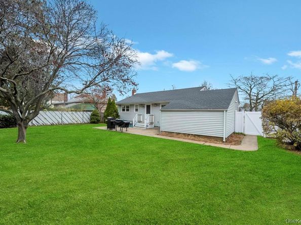 24 W Oak Street, Farmingdale NY 11735