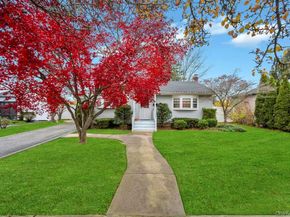 24 W Oak Street, Farmingdale NY 11735