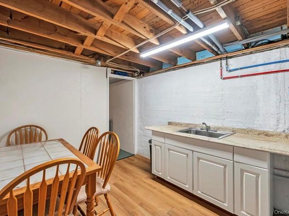 24 W Oak Street, Farmingdale NY 11735