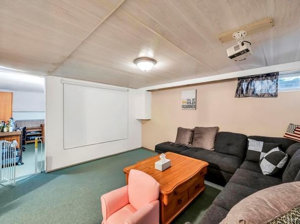 24 W Oak Street, Farmingdale NY 11735