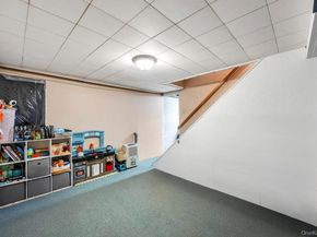 24 W Oak Street, Farmingdale NY 11735