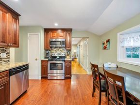 24 W Oak Street, Farmingdale NY 11735