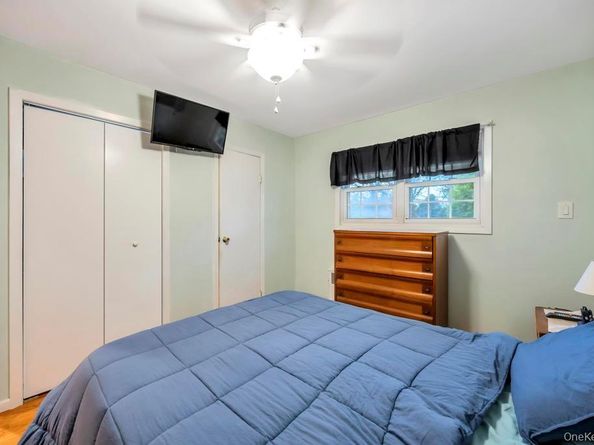 24 W Oak Street, Farmingdale NY 11735