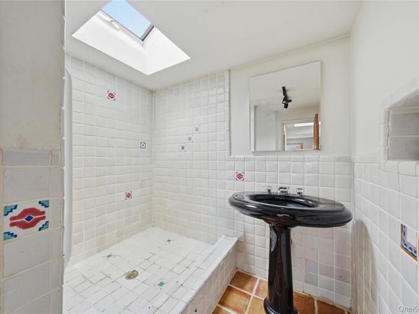 107 1st Place, Bellmore NY 11710