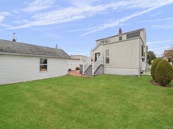 107 1st Place, Bellmore NY 11710