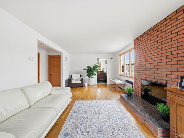 107 1st Place, Bellmore NY 11710