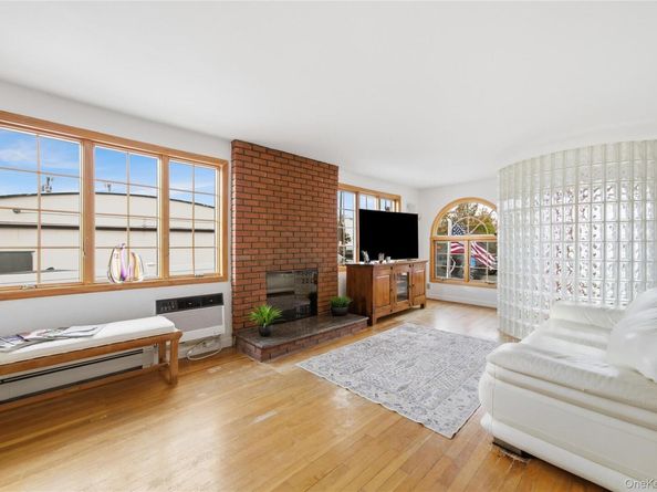 107 1st Place, Bellmore NY 11710