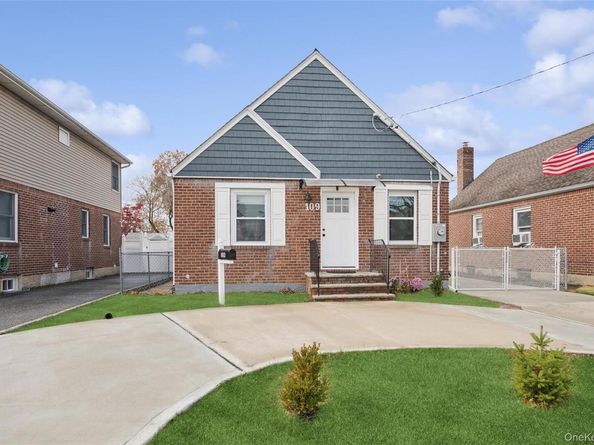 109 Caroline Avenue, Franklin Square NY 11010