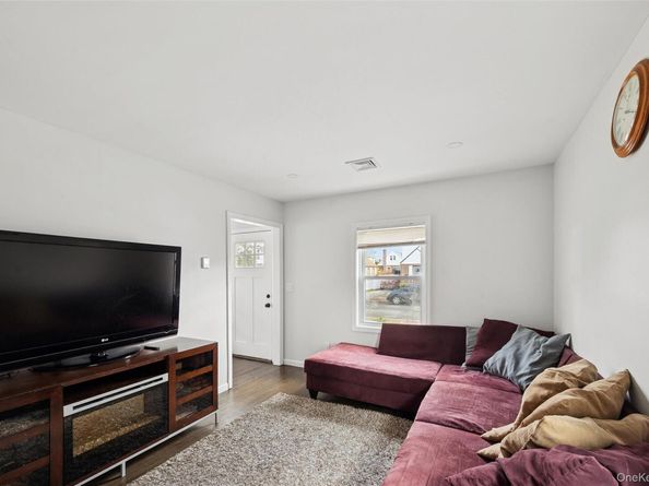 109 Caroline Avenue, Franklin Square NY 11010