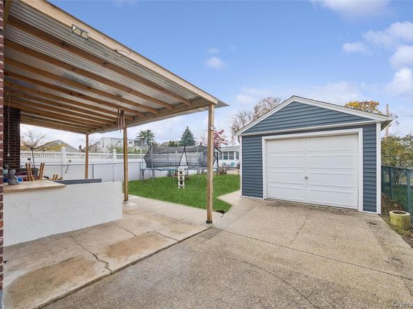 109 Caroline Avenue, Franklin Square NY 11010