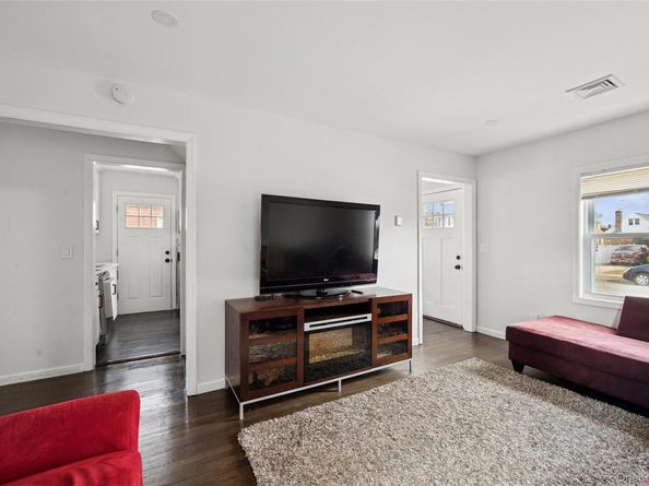 109 Caroline Avenue, Franklin Square NY 11010