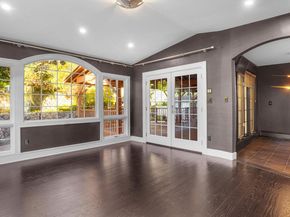 67 Royal Way, New Hyde Park NY 11040