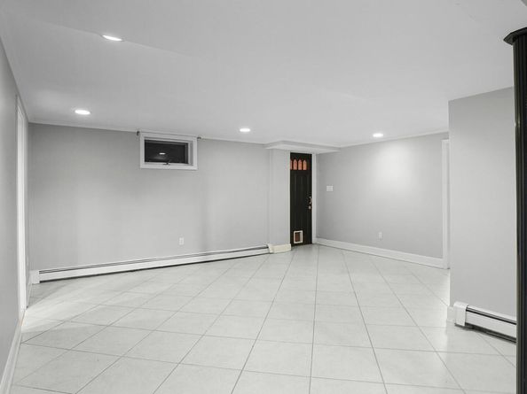 67 Royal Way, New Hyde Park NY 11040