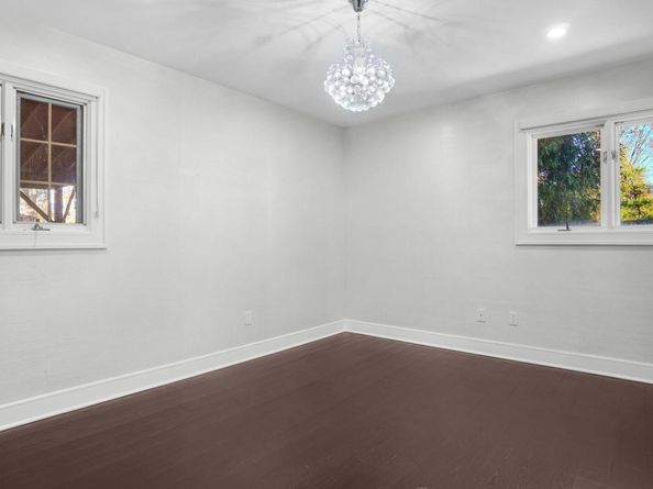 67 Royal Way, New Hyde Park NY 11040