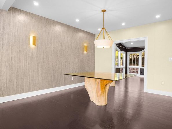 67 Royal Way, New Hyde Park NY 11040