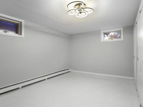 67 Royal Way, New Hyde Park NY 11040