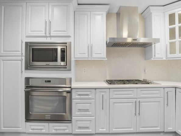 67 Royal Way, New Hyde Park NY 11040