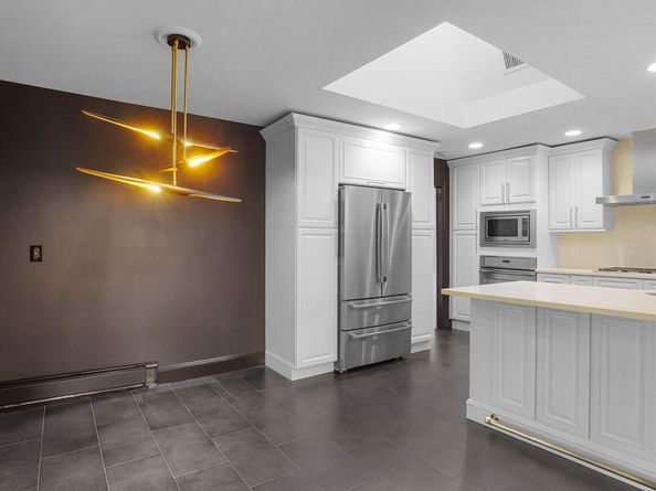 67 Royal Way, New Hyde Park NY 11040