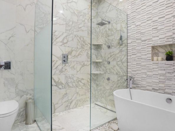 67 Royal Way, New Hyde Park NY 11040