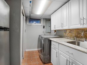 67 Royal Way, New Hyde Park NY 11040