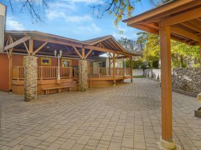 67 Royal Way, New Hyde Park NY 11040