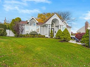 67 Royal Way, New Hyde Park NY 11040