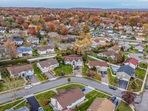 67 Royal Way, New Hyde Park NY 11040