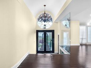 67 Royal Way, New Hyde Park NY 11040