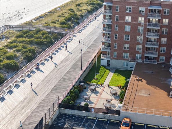 560 Broadway W 4R, Long Beach NY 11561