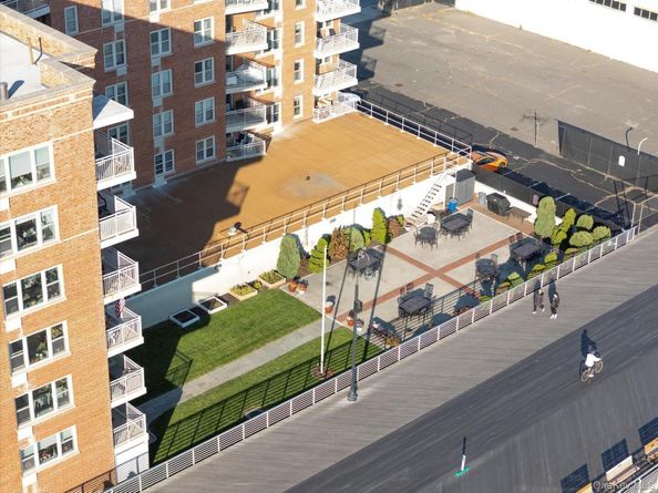 560 Broadway W 4R, Long Beach NY 11561