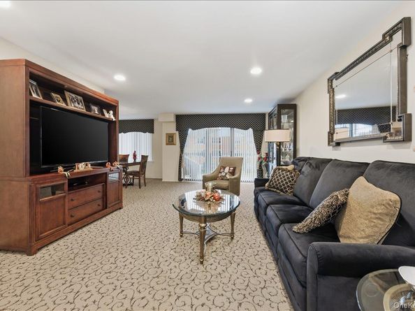 99 S Park Avenue 224, Rockville Centre NY 11570