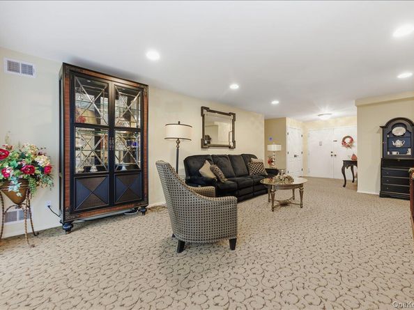 99 S Park Avenue 224, Rockville Centre NY 11570