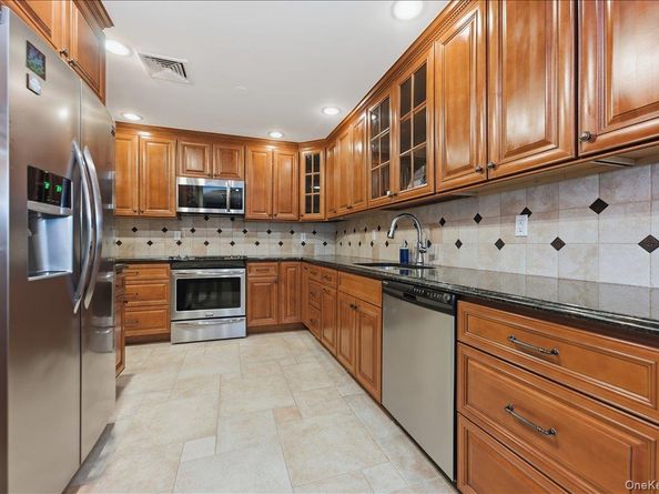 99 S Park Avenue 224, Rockville Centre NY 11570