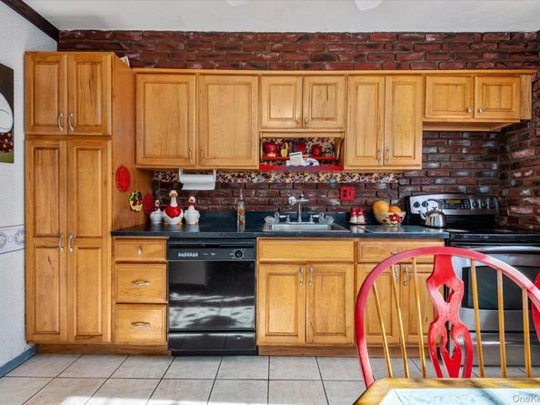 647 Seamans Neck Road, Seaford NY 11783