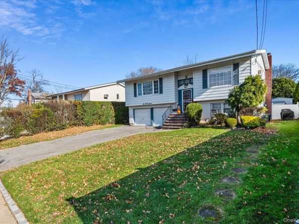 647 Seamans Neck Road, Seaford NY 11783