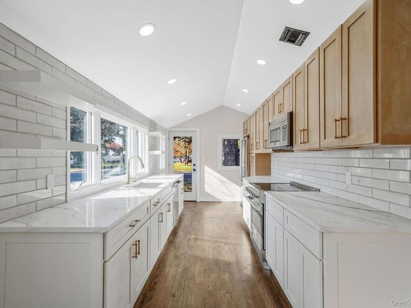 67 Bardolier Lane, Bay Shore NY 11706