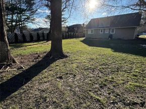 43 W Shore Road, Oakdale NY 11769