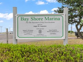 2 Burnett Avenue, Bay Shore NY 11706