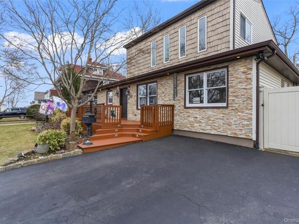 2 Burnett Avenue, Bay Shore NY 11706