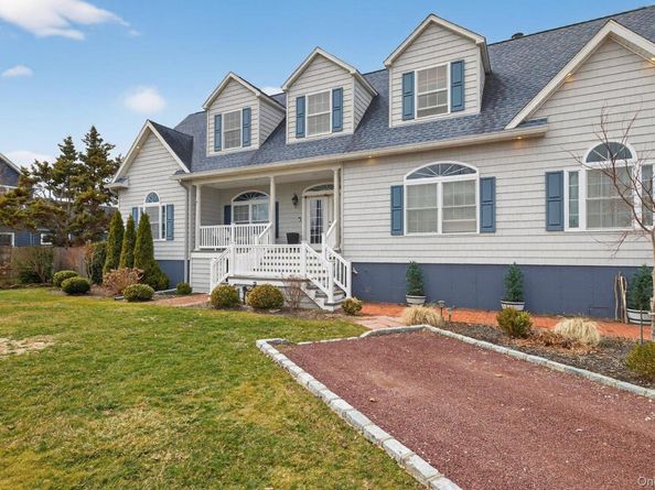 108 Awixa Avenue, Bay Shore NY 11706