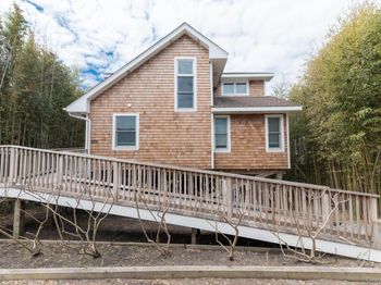 976 Surfview Walk